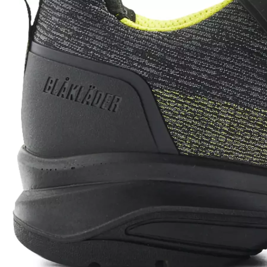 **Non-Metallic Penetration Protection** provides underfoot reassurance while keeping the shoe flexible and light.