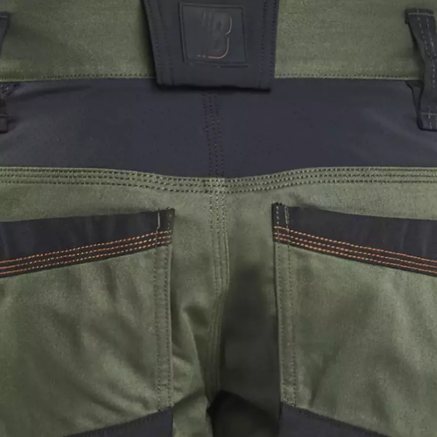 **Ventilating Mesh Panels** enhance airflow to keep you cool during demanding tasks.