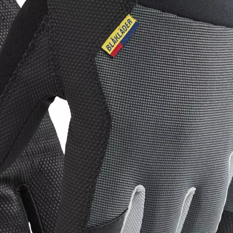 **Waterproof and Breathable Construction** keeps hands dry while allowing moisture to escape, ensuring comfort in cold and wet conditions.