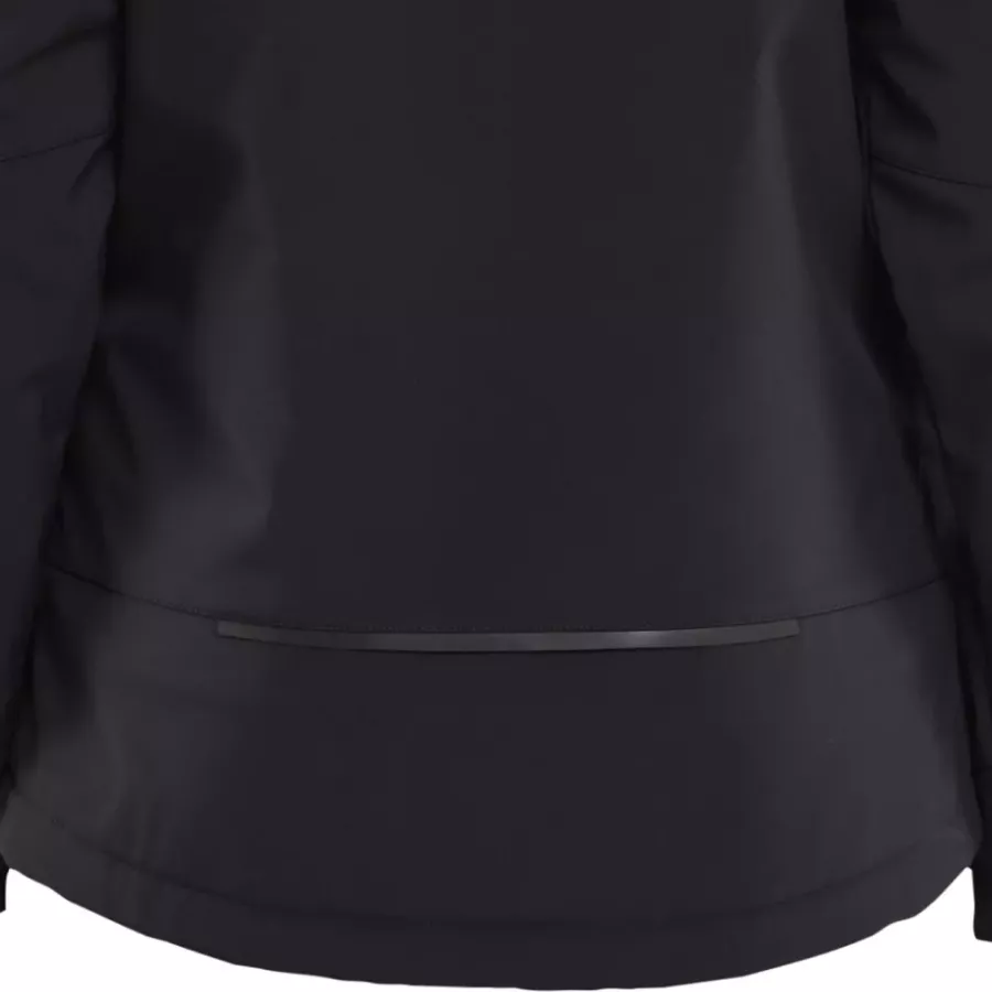 **Extended Back** offers improved coverage and protection against cold and wind.
