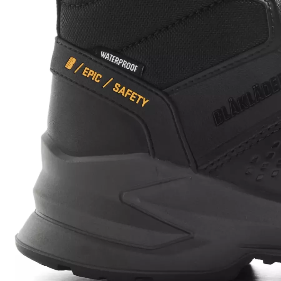 **Metal Free Puncture Protection** provides underfoot confidence without added weight.