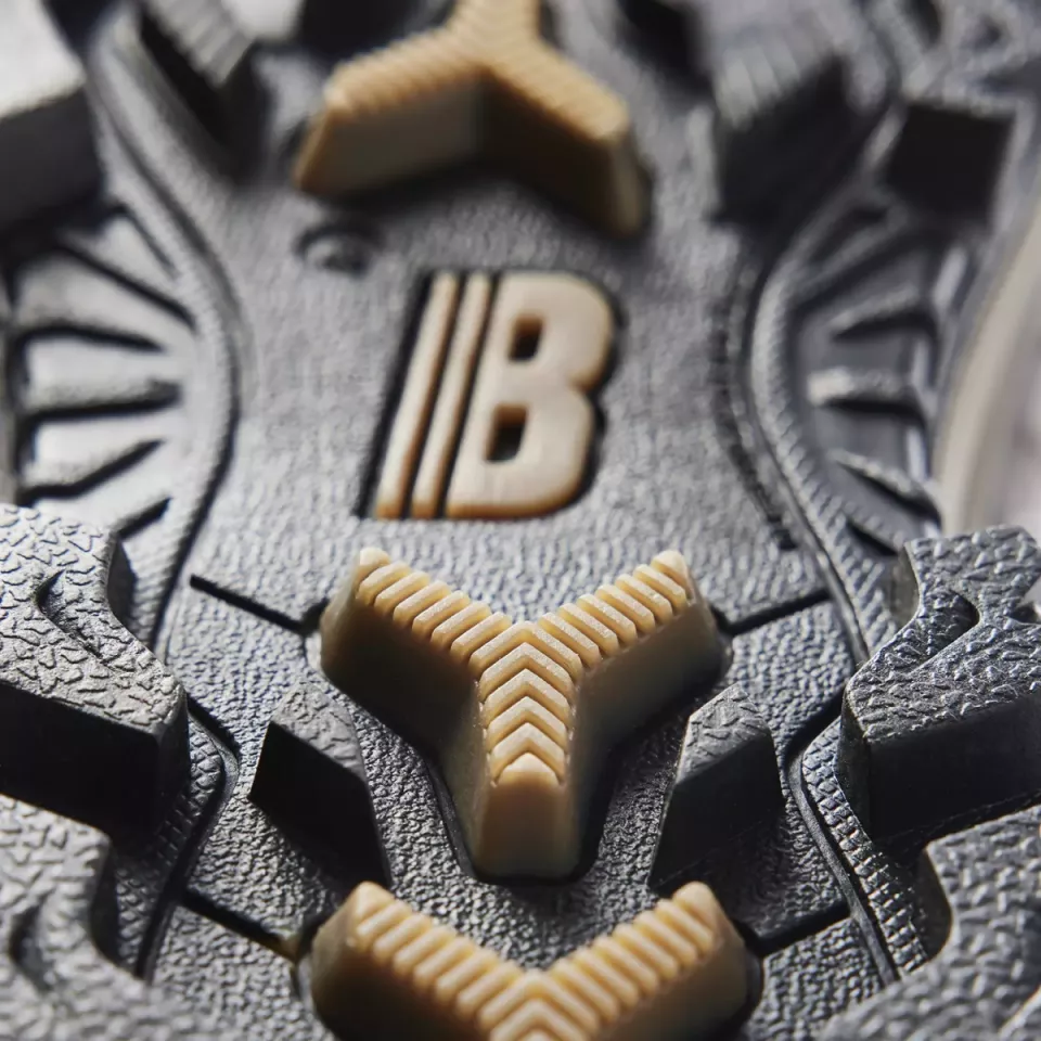 **Grip Soles** give you steady, confident traction on icy and uneven winter surfaces.