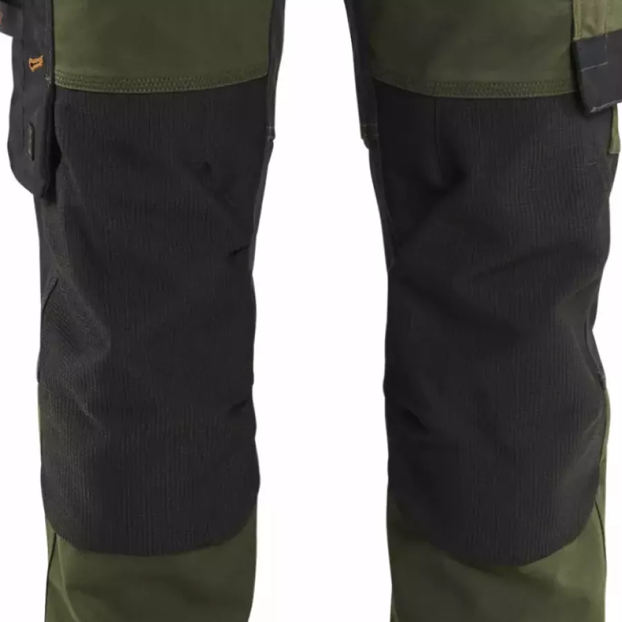 **CORDURA®-Reinforced Knee Pad Pockets** provide lasting comfort and confidence whenever you kneel.
