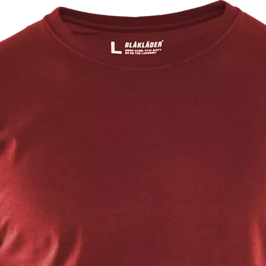 **Ribbed Round Collar** sits comfortably while keeping its shape throughout the day.