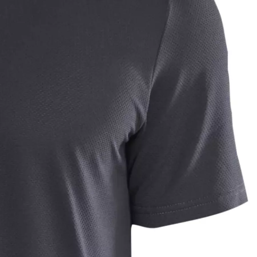 **Short Sleeve** offers easy airflow and natural freedom of movement throughout the day.