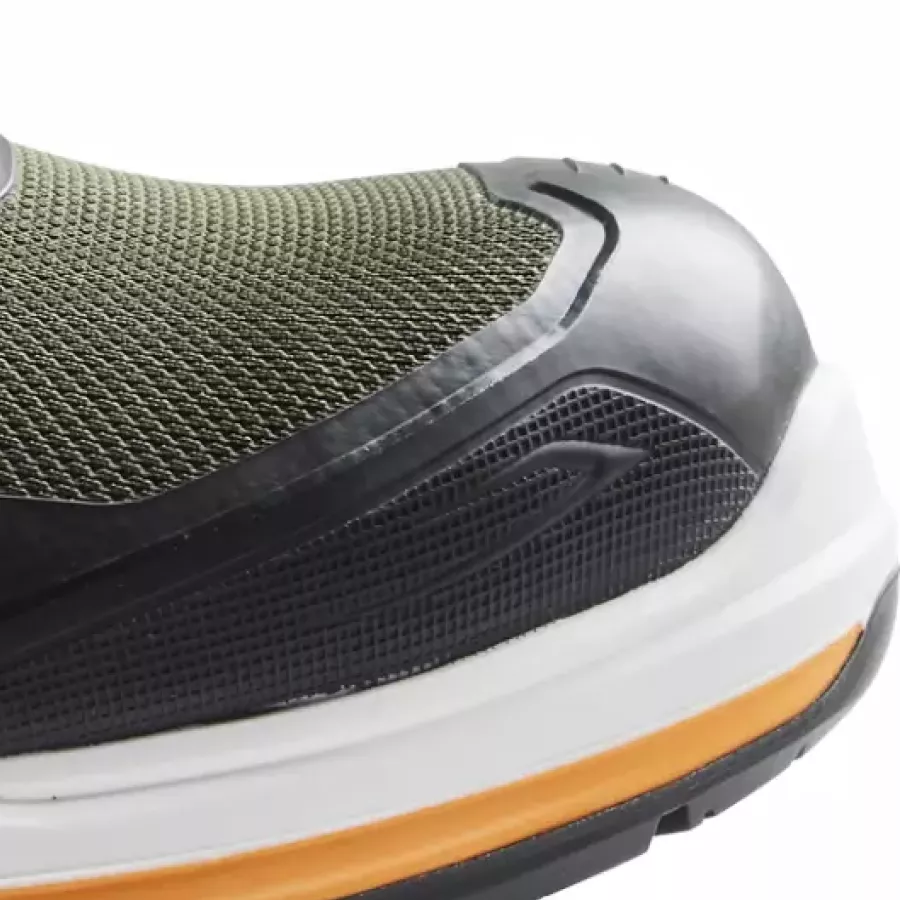 Die **NANO-Composite-Zehenschutzkappe** bietet leichten Schutz und sorgt für ein agiles Gefühl bei jedem Schritt.