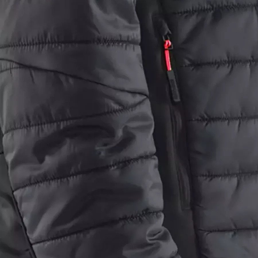 **Vordere Reißverschlusstaschen** sichern Ihre Wertsachen und halten sie griffbereit.