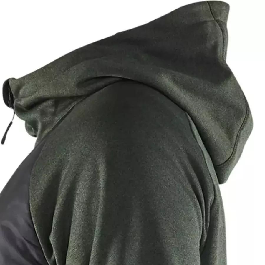 **Feste Kapuze** bietet zuverlässigen Schutz, der nicht verrutscht, wenn das Wetter umschlägt.