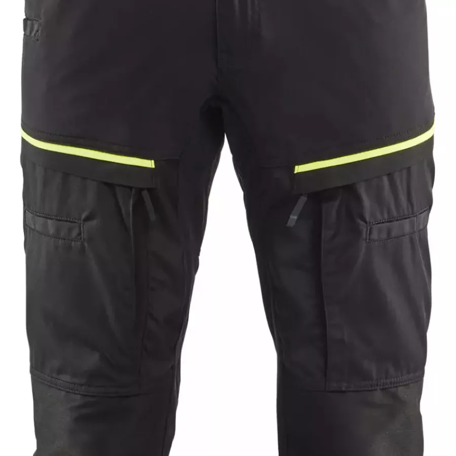 **Thigh Pocket with Zipper** keeps your tools and essentials safe and within easy reach.