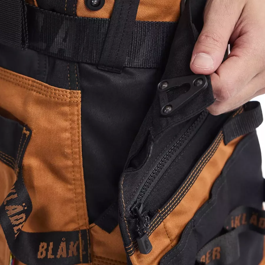 **Detachable Tool Pockets** offer quick, customizable storage so you can carry only what you need.