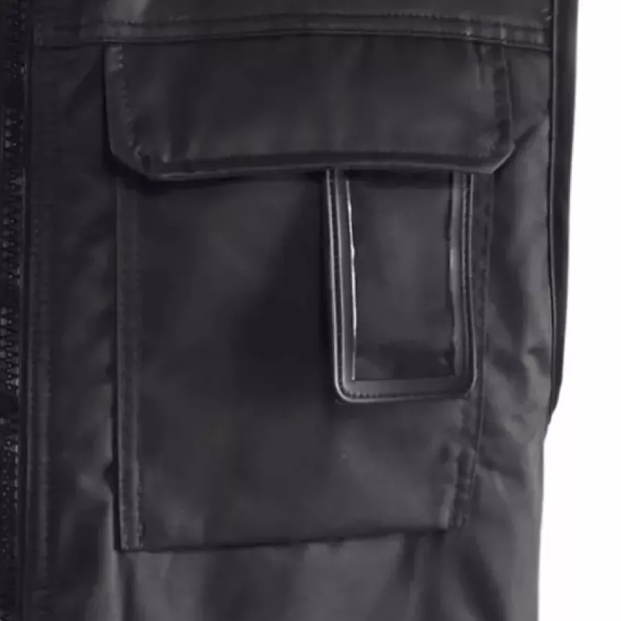 **Ausweistasche** hält Ihren Ausweis sicher und jederzeit griffbereit.