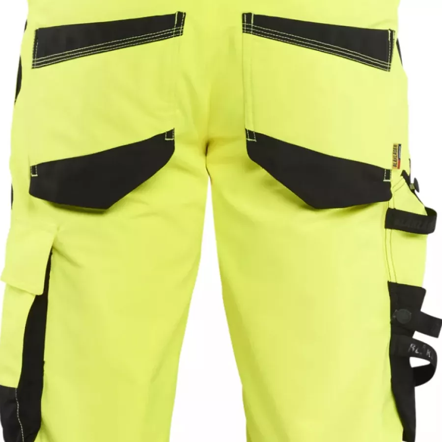 **Tool Pockets** keep your essentials within easy reach so you can work efficiently.