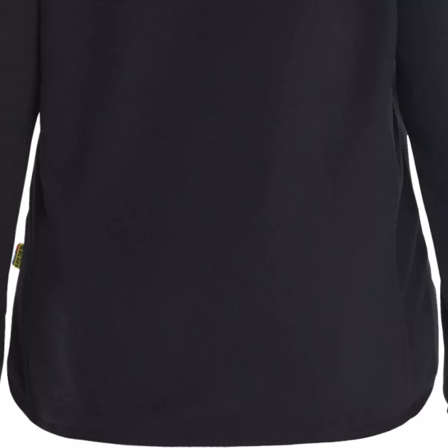 **Extended Back** delivers extra coverage and improved warmth during movement.