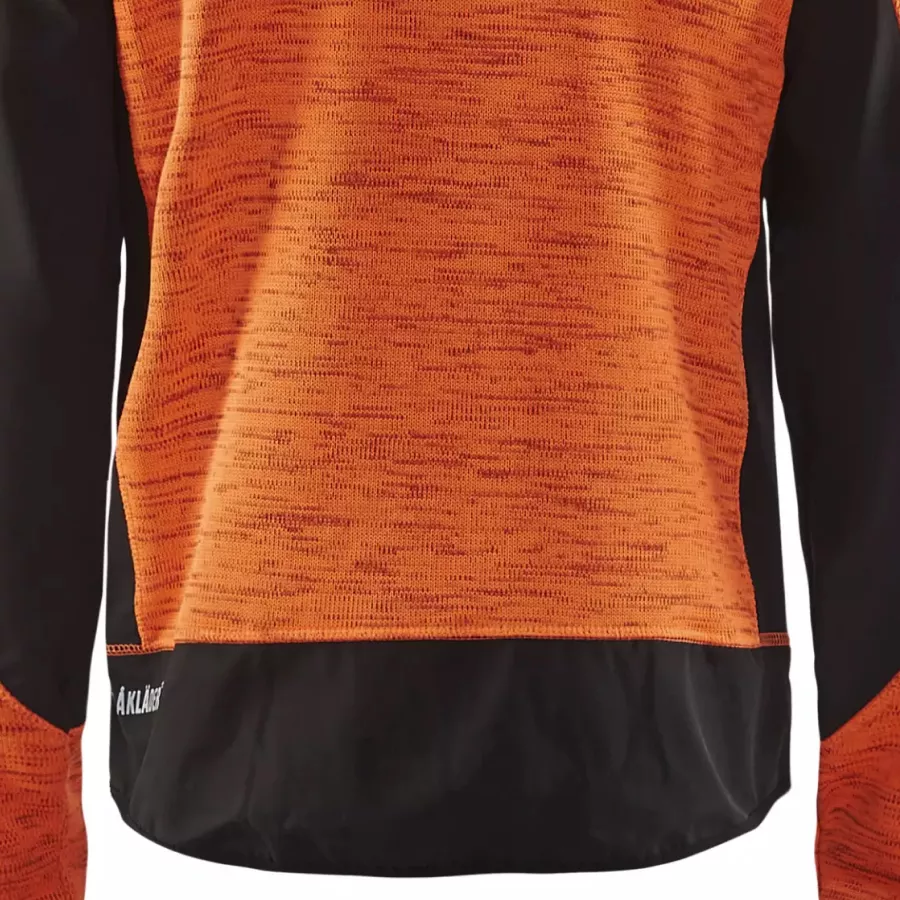 **Extended Back** provides extra coverage and warmth when you bend or move.