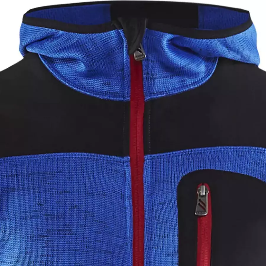 **Fixed Hood** wraps you in a streamlined fit that stays put when the wind picks up.