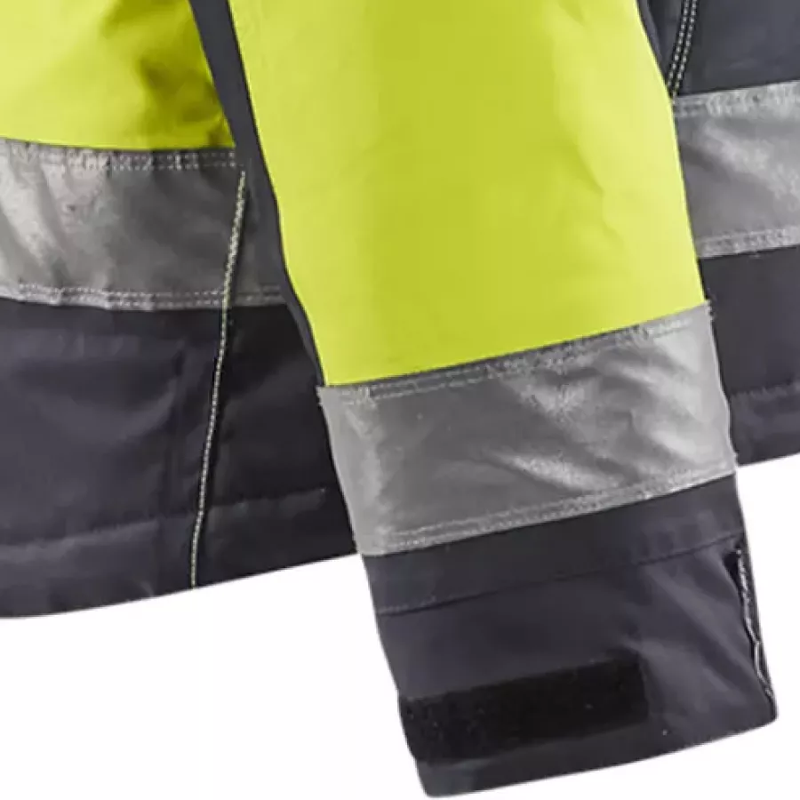 **Verstellbare Klettverschluss-Bündchen** sorgen für eine eng anliegende, anpassbare Passform, die dabei hilft, kalte Luft fernzuhalten.