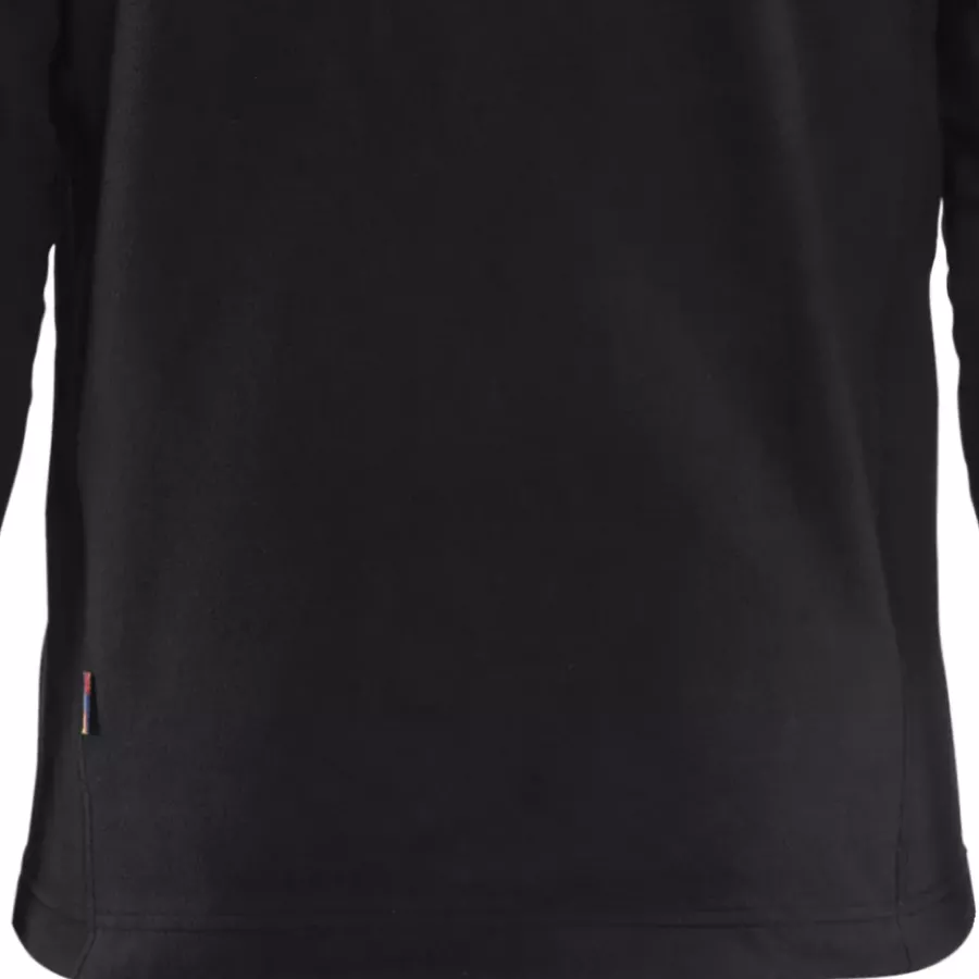 **Extended Back** provides extra coverage that keeps you comfortable during bending and movement.