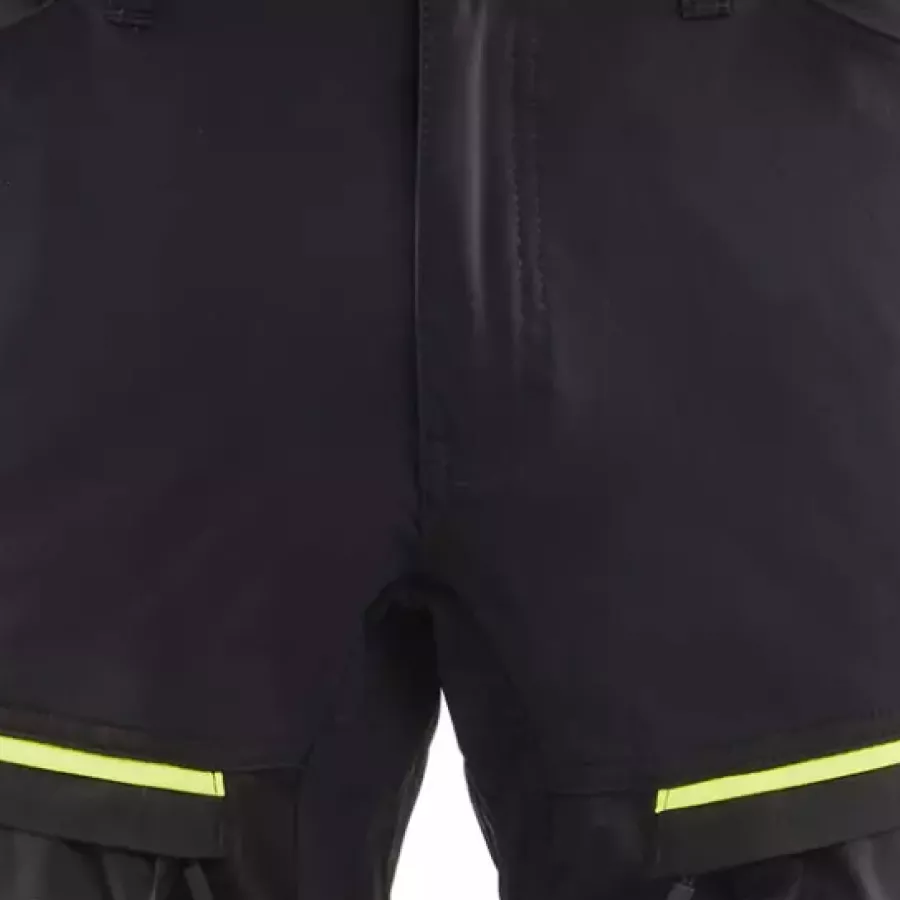 **Stretch Panels for Better Flexibility** let you move freely without restriction on every job.