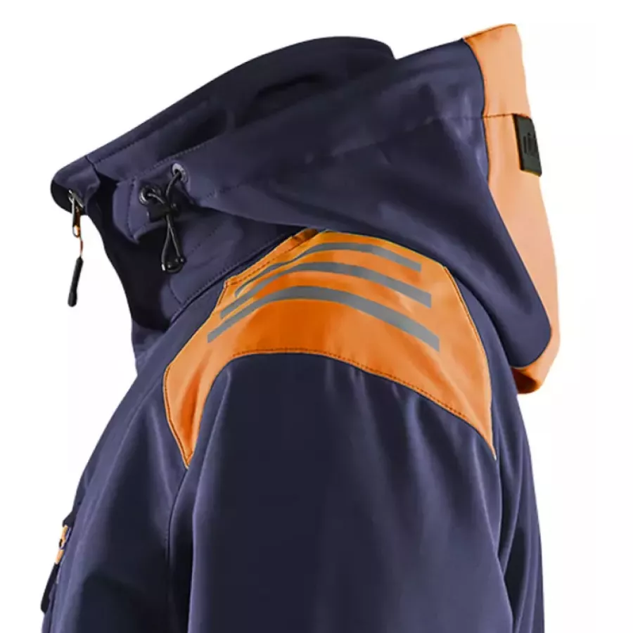 **Detachable Hood** gives you adaptable protection that adjusts to changing weather.