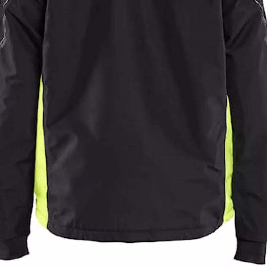 **Extended Back** provides extra coverage and warmth when you bend or move.