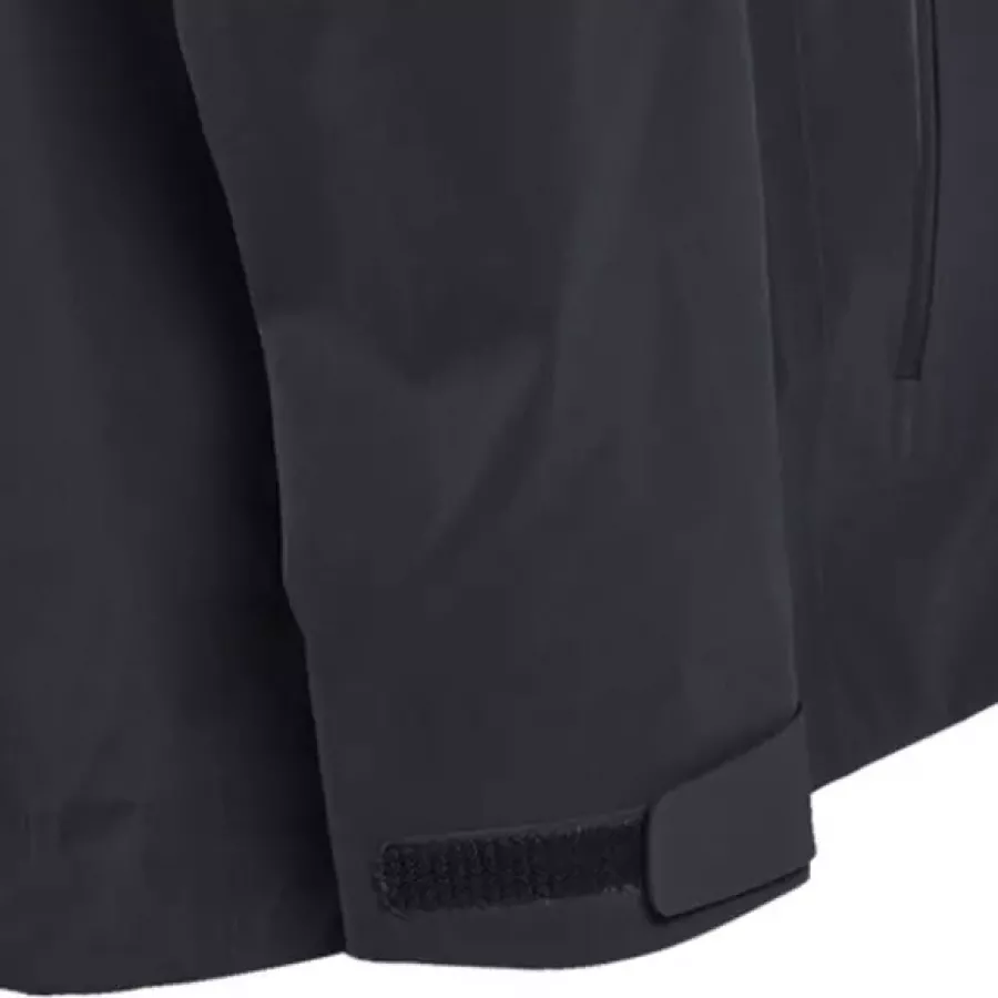 Verstellbare Klettverschlussbündchen ermöglichen eine individuelle Anpassung der Passform für besseren Schutz und mehr Bewegungsfreiheit.