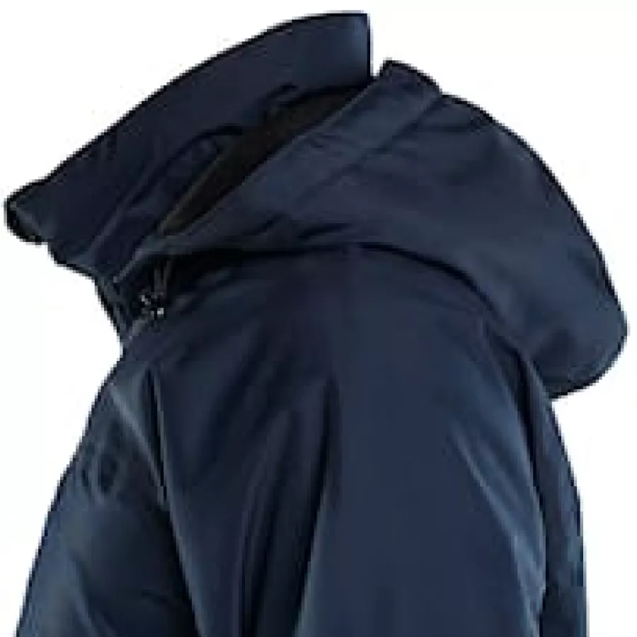 **Detachable Hood** offers flexible protection that adapts to shifting weather.