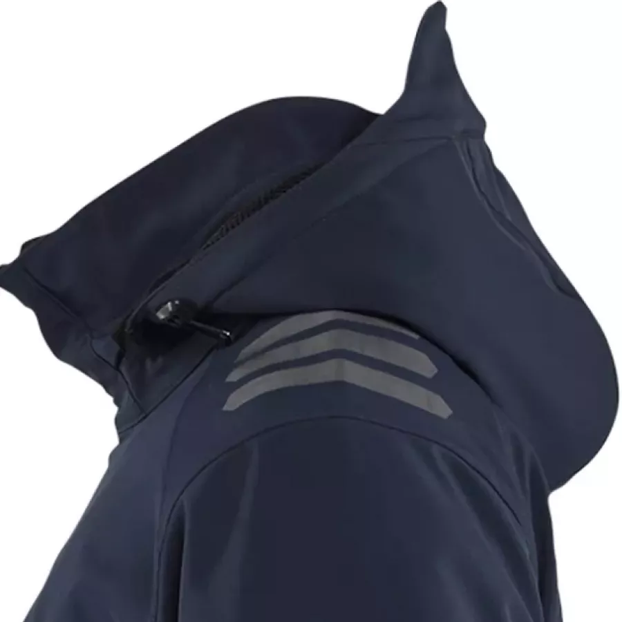 **Detachable Hood** gives you flexible protection against rain and wind whenever you need it.