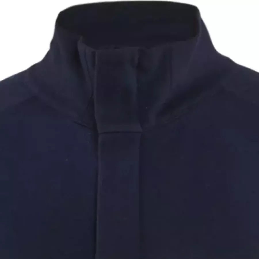 **High Collar** adds a warm, comfortable barrier that keeps your neck sheltered in changing conditions.