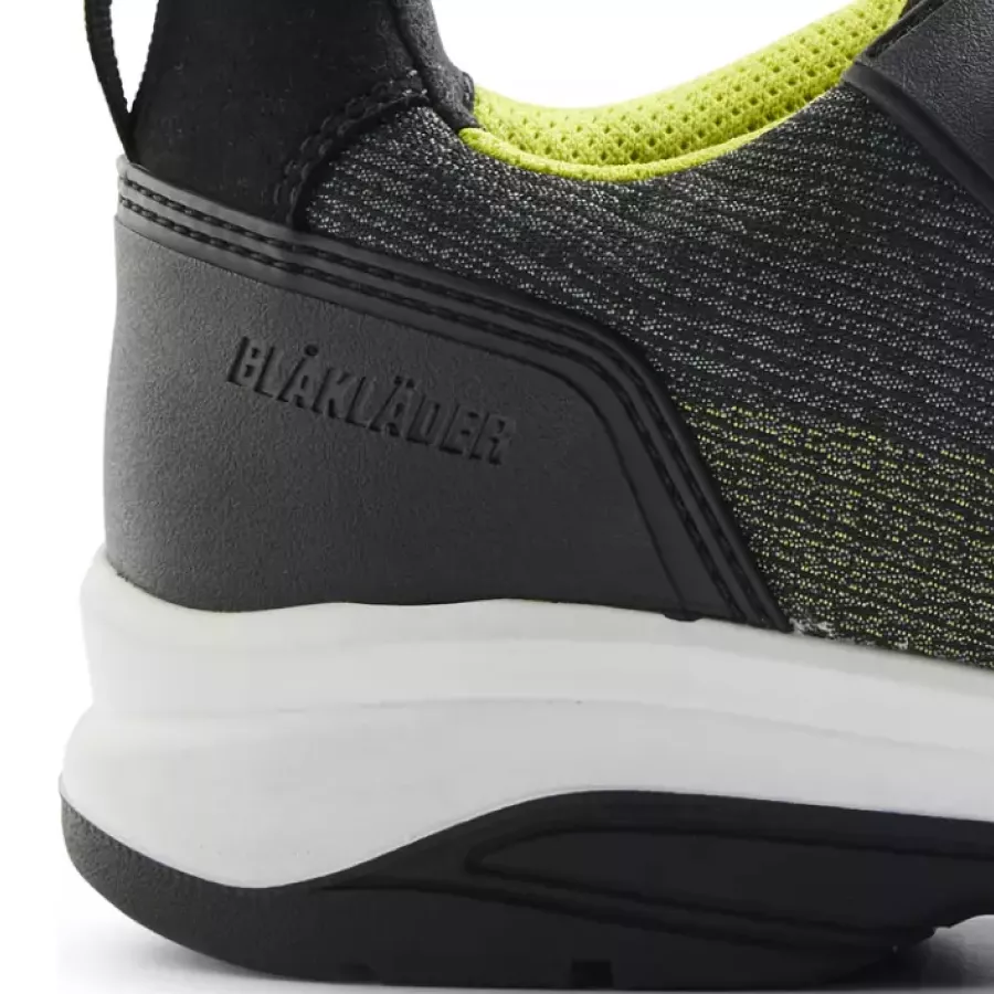 **Non-Metallic Penetration Protection** provides underfoot reassurance while keeping the shoe flexible and light.
