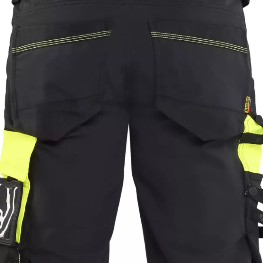 **Tool Pockets** keep your essentials within easy reach so you can work efficiently.