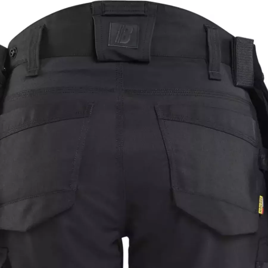 **High Waist at Back** gives you a secure, comfortable fit that stays in place as you move.