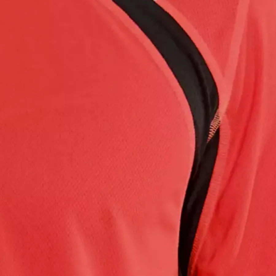 **Mesh Panels** boost airflow to keep you cool and comfortable during active work.