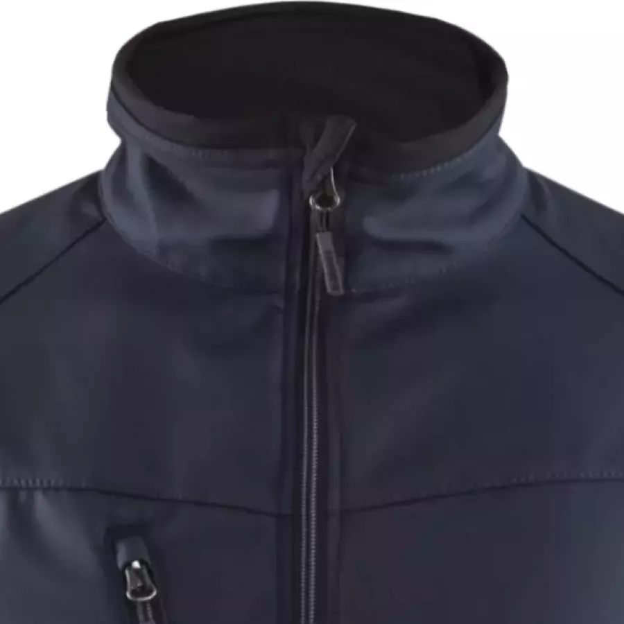 **Stehkragen** bietet warmen, bequemen Nackenschutz mit einem sauberen, strukturierten Look.