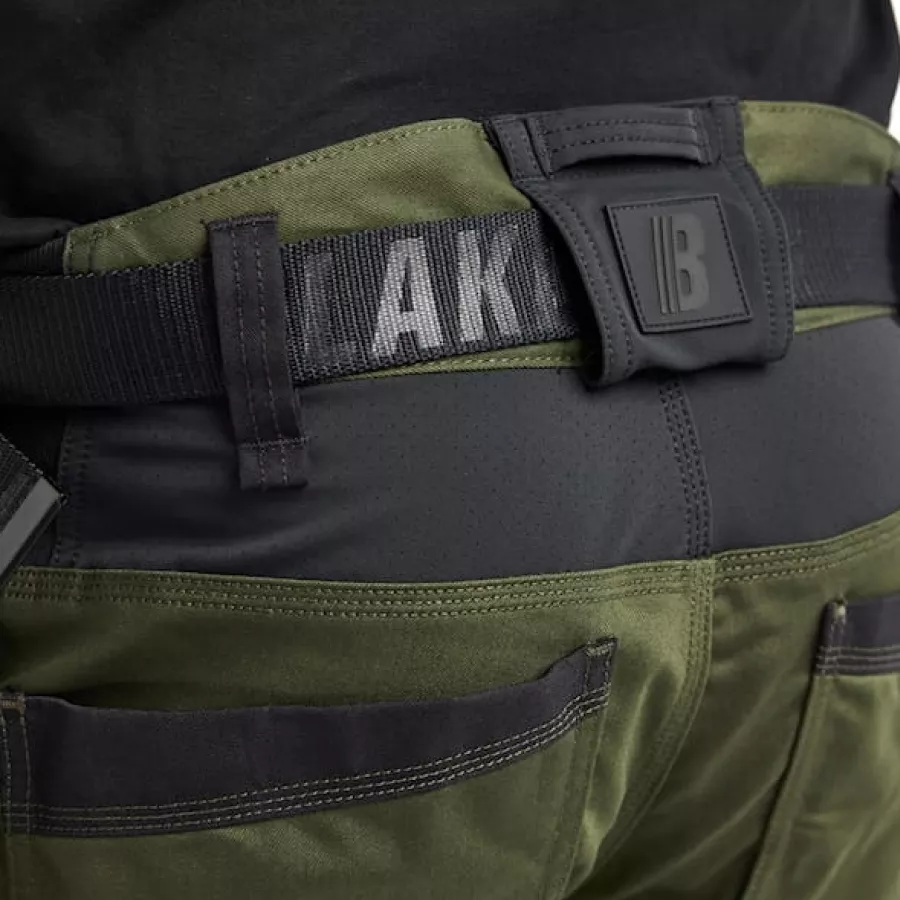 **Stretch Sections** allow effortless mobility that keeps you working freely in every position.