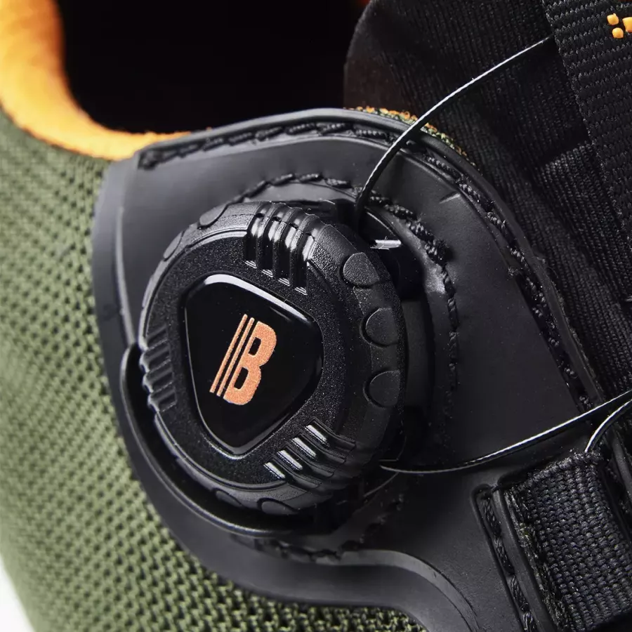 Das **Freelock-Schnürsystem** ermöglicht das blitzschnelle Einstellen eines sicheren Sitzes für mühelosen, ganztägigen Tragekomfort.