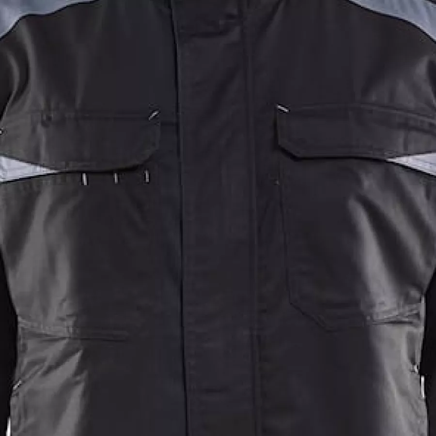 **Front Pockets** keep everyday essentials close and easy to reach.