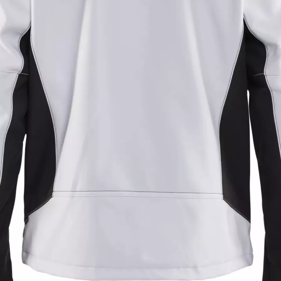 **Verlängerter Rücken** bietet zusätzliche Abdeckung, die bei Bewegung und wechselhaftem Wetter für Komfort sorgt.