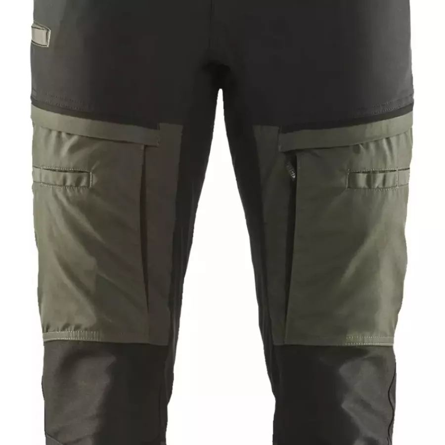 **Thigh Pocket with Zipper** keeps your tools and essentials safe and within easy reach.