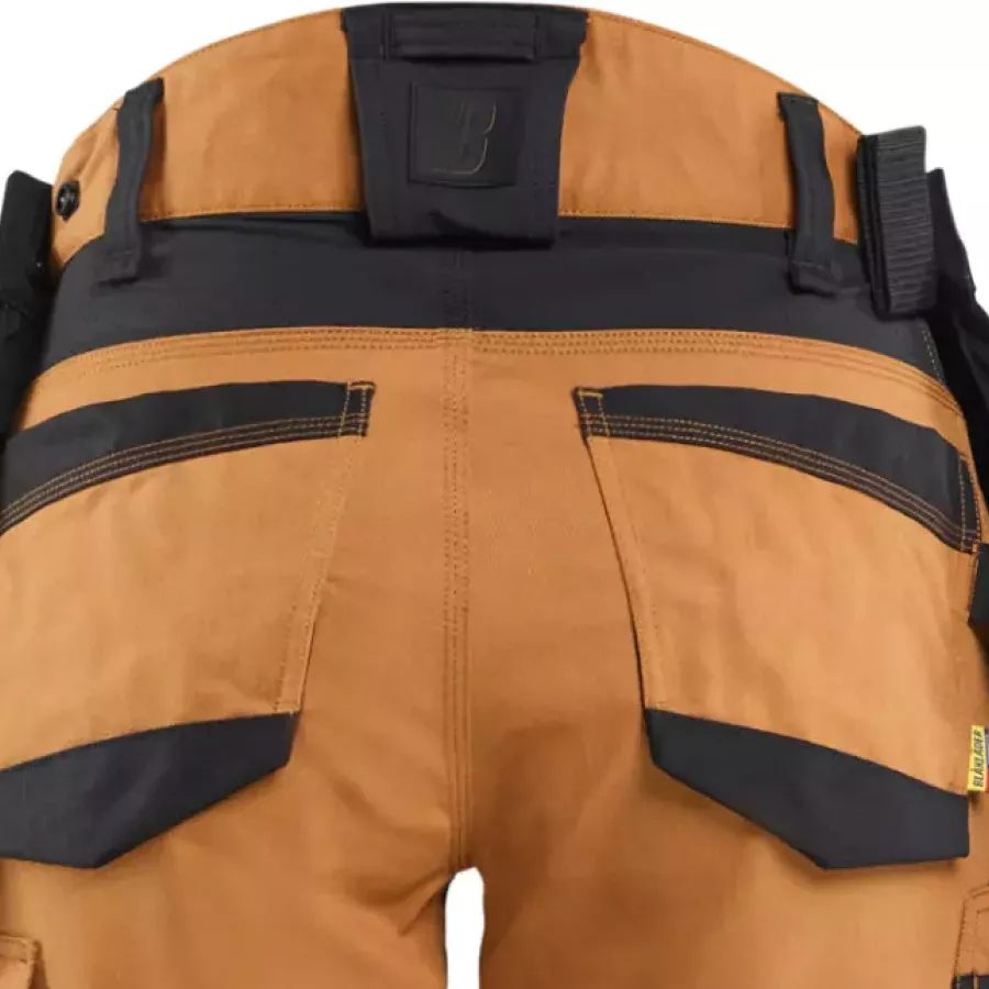 **High Waist at Back** gives you a secure, comfortable fit that stays in place as you move.