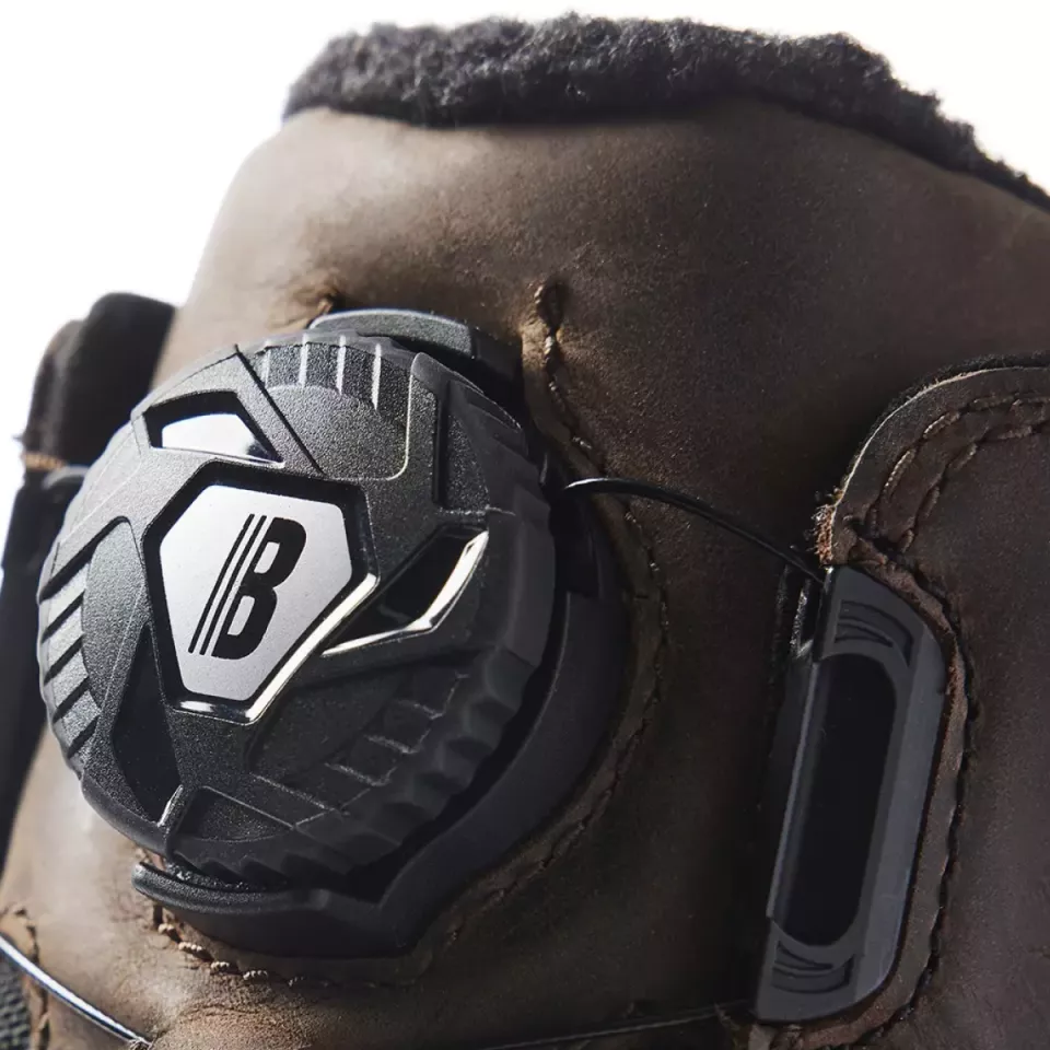 **Spinlock** lets you secure and adjust your boots effortlessly even with gloves on.