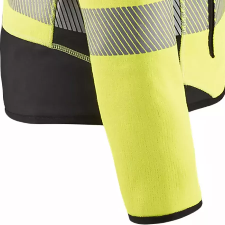 **Elastic Band Cuff** holds your sleeves in place for a snug, easy-moving fit.