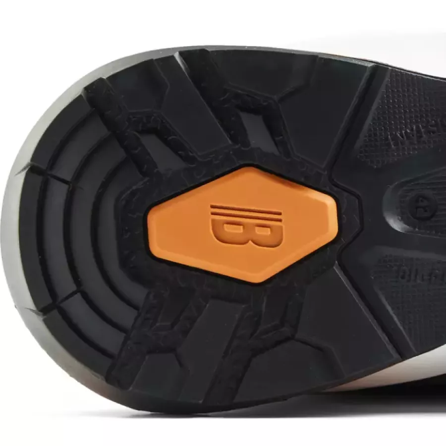 **Rutschfeste Laufsohle** unterstützt eine stabile, sichere Bewegung auf wechselnden Untergründen.