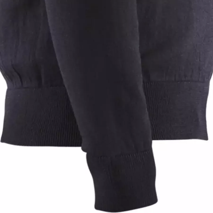 Strickbündchen halten die Ärmel an ihrem Platz und schließen die Wärme für langanhaltenden Tragekomfort ein.