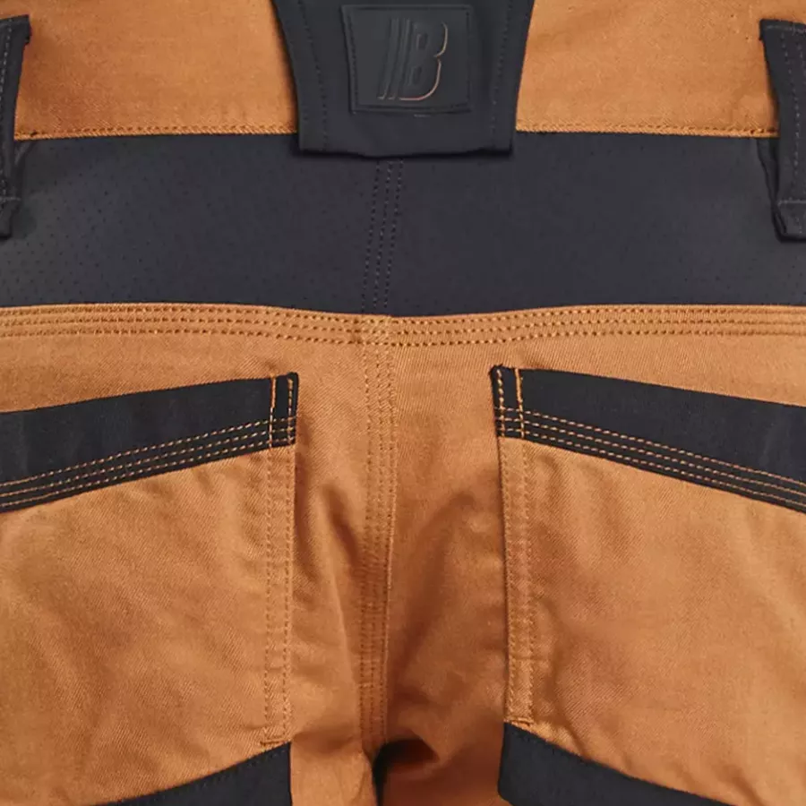 **Ventilating Mesh Panels** enhance airflow to keep you cool during demanding tasks.