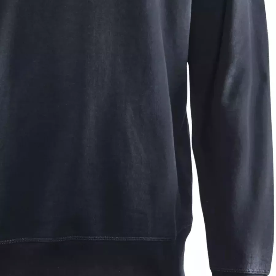 **Long Sleeves** give you relaxed coverage that moves with you from work to downtime.