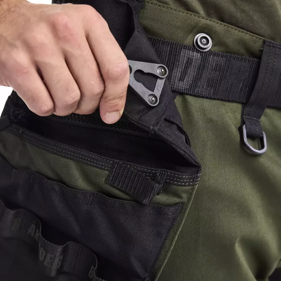 **Detachable Tool Pockets** offer quick, customizable storage so you can carry only what you need.