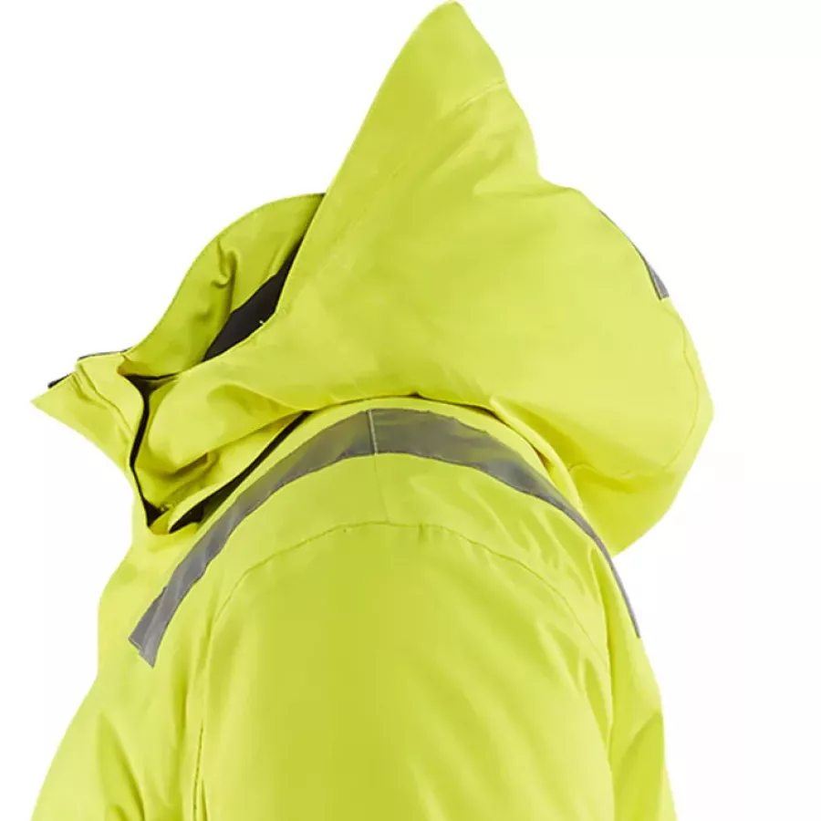 **Abnehmbare Kapuze** bietet flexiblen Wetterschutz und ermöglicht es, sie je nach Bedarf abzunehmen oder zu befestigen.