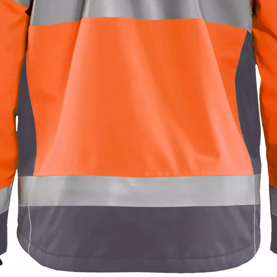 **Extended Back** provides extra coverage and warmth when bending or reaching.