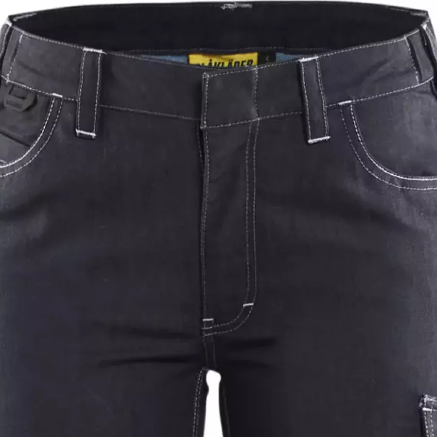 **Elastischer Bund** passt sich Ihrer Körperform an für ganztägigen Komfort und einen sicheren Sitz.