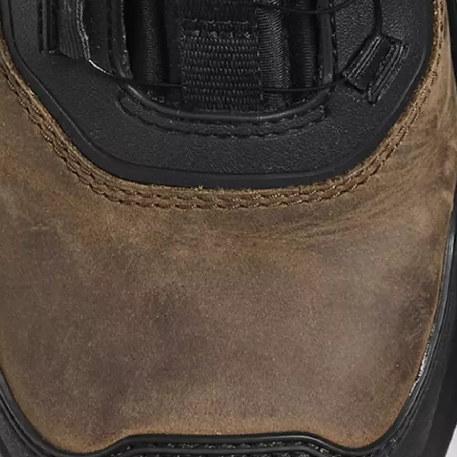 **Water-Repellent Upper** helps your feet stay dry and comfortable through changing weather.